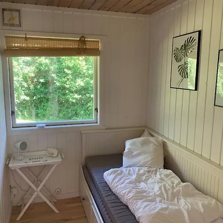 Charmerende Sommerhus Med God Udeplads 펜션 폴른슬레브