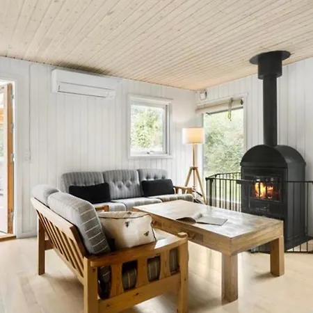 펜션 Charmerende Sommerhus Med God Udeplads 폴른슬레브