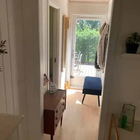 Charmerende Sommerhus Med God Udeplads 펜션 *