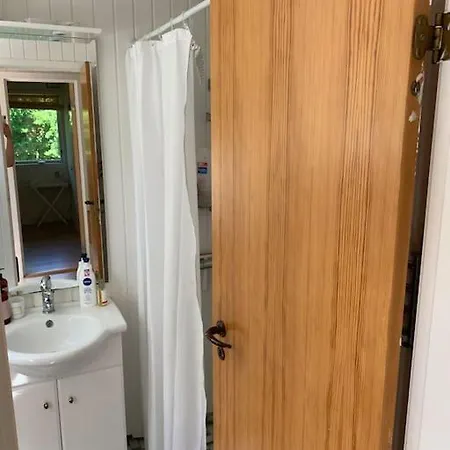 Charmerende Sommerhus Med God Udeplads *