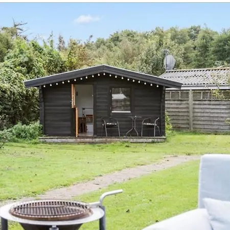 Charmerende Sommerhus Med God Udeplads 펜션