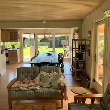 Charmerende Sommerhus Med God Udeplads Dom wakacyjny *