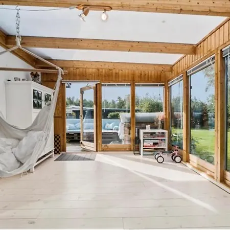 Charmerende Sommerhus Med God Udeplads 폴른슬레브